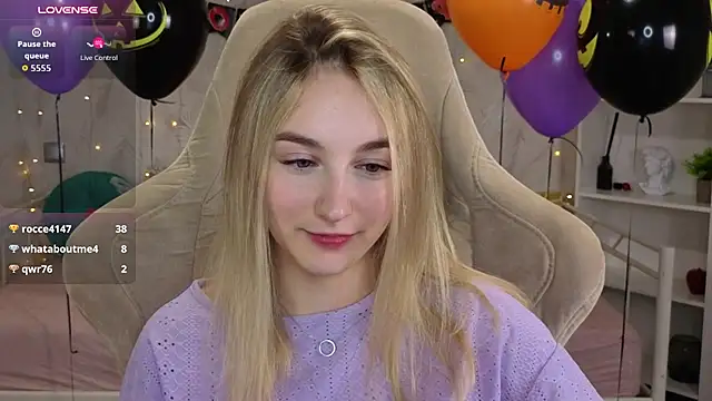 Shy_Polly live cam on StripChat
