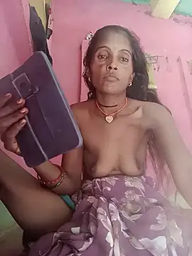 Rinee_suwanee live cam on StripChat