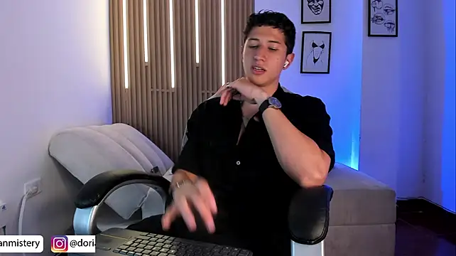 Dorianmistery2322_ live cam on StripChat