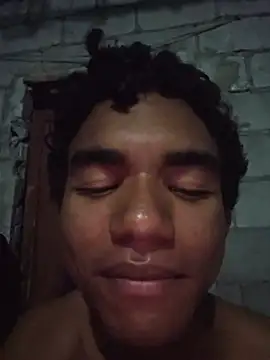 Reynold2608 live cam on StripChat