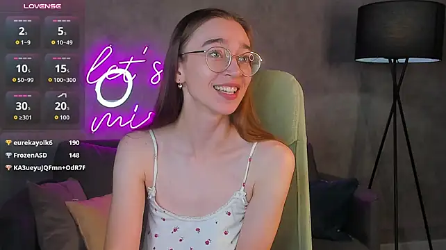 Lucy_Green live cam on StripChat