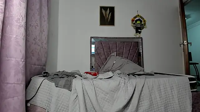 EmeraldBlonde webcam