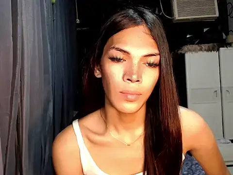 GORGEOUS_CARMEE