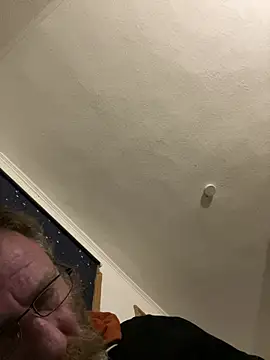 gingerbeardedlynx (M mature) - Get Tiny Drone for Sexy Outdoor Scenes