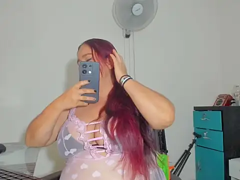 HUGEBOOBS_MILF webcam