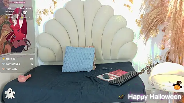 venusdemonaco live cam on StripChat