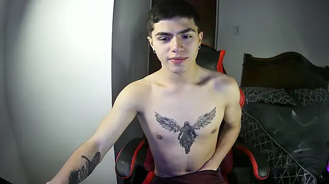 Nickikii666 live cam on StripChat