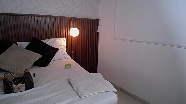 Ariana_Wayne live cam on StripChat