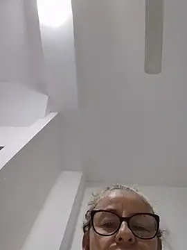 TumonaDiva live cam on StripChat
