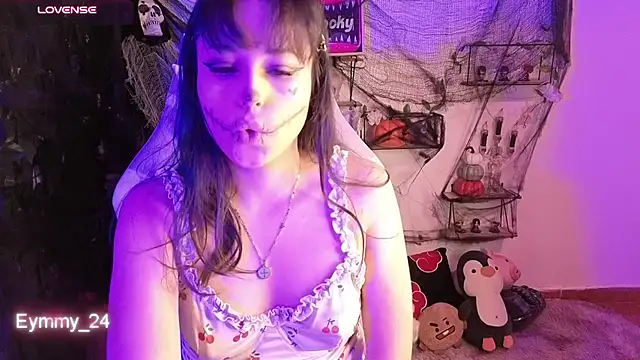 Eymmy_24 live cam on StripChat