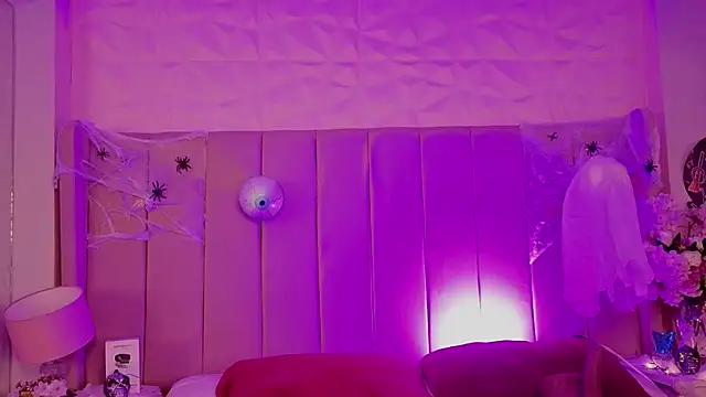 MollyBigBoobs12 live cam on StripChat