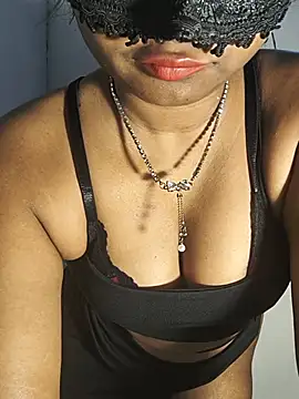 DIRTYSECRET_QUEEN_07