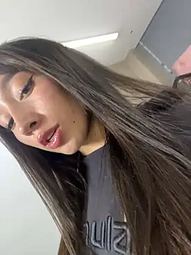 Mia_Land