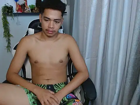 curlyasian_njxx