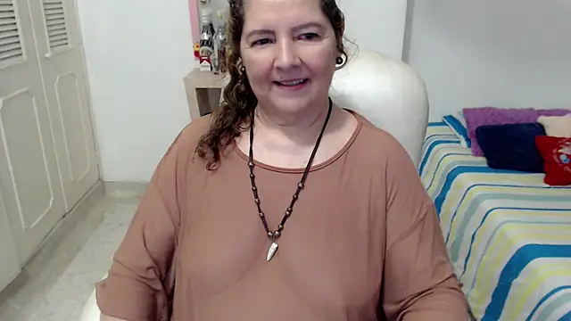 leonela_69 (F mature) - mommy is horny come play with me