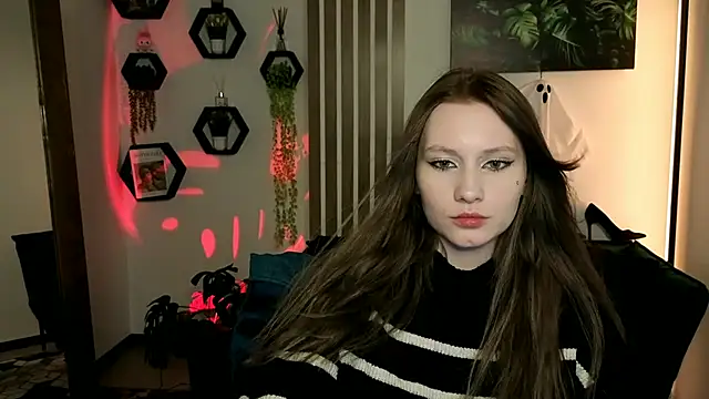 ElodieRenaud live cam on StripChat