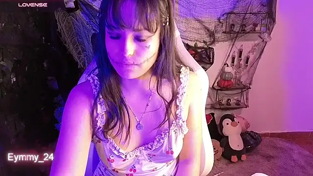 Eymmy_24 live cam on StripChat