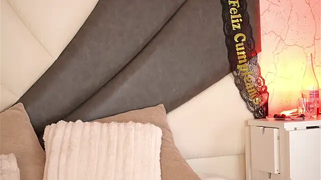 IsabelaWhite webcam