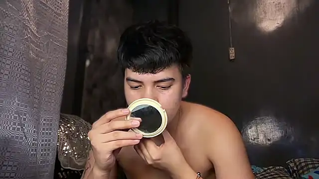 YourCutieBoy_Bigcum14 live cam on StripChat