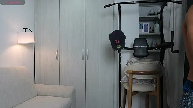 Paradise_boy__ live cam on StripChat