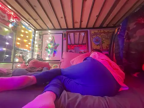 bigdickkane300 live cam on StripChat