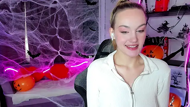 Ida_FaneStain live cam on StripChat