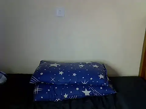 Pretty_kesin live cam on StripChat