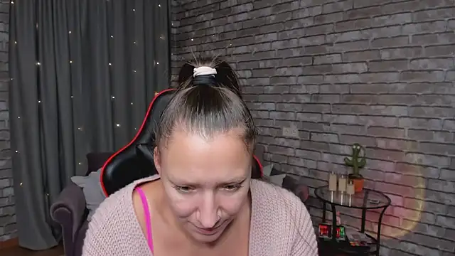 SarahCoksss live cam on StripChat