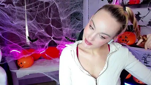 Ida_FaneStain live cam on StripChat