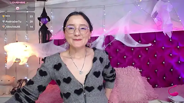 Samantha-lovve live cam on StripChat