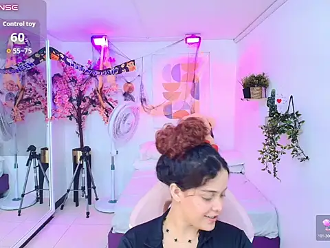 Maggy_t18 live cam on StripChat