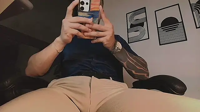 ALPHA_DOMINUS_ live cam on StripChat