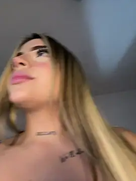 MiaWhitePink_ webcam