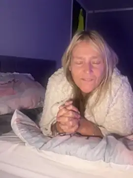 Blondnboujee53