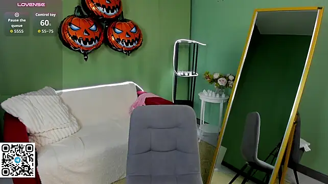 LeticiaRomano live cam on StripChat