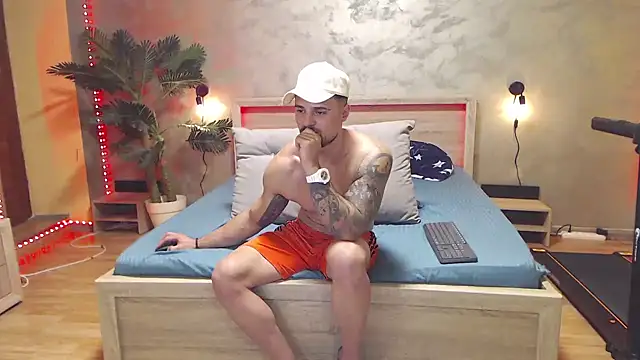 Tiberius_hunk live cam on StripChat