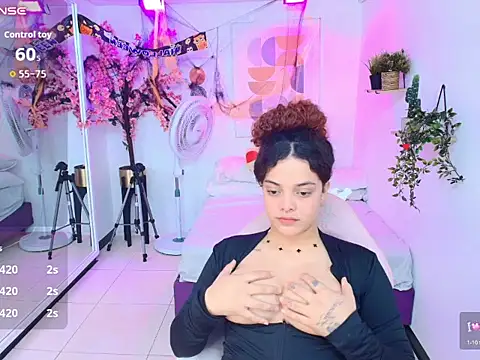 Maggy_t18 live cam on StripChat