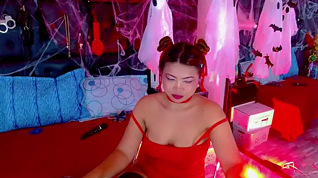 Cloelombard live cam on StripChat