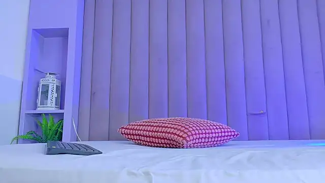 Meganlove__ webcam