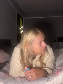 Blondnboujee53