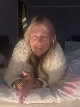 Blondnboujee53