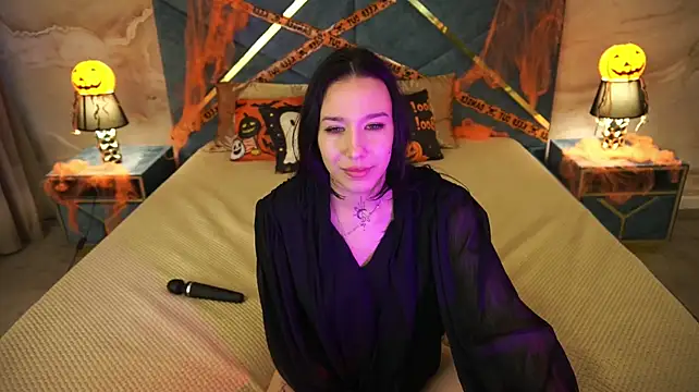 NikkiGoldSide