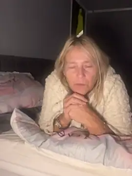 Blondnboujee53