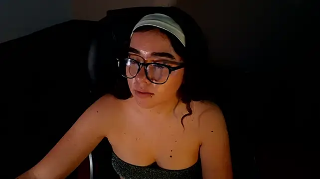 lilmisscloud live cam on StripChat