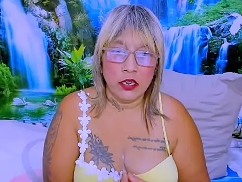 indianroxy live cam on StripChat