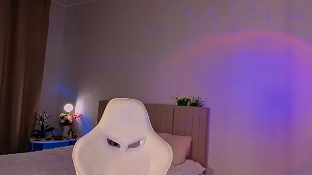 moon_sannyy live cam on StripChat