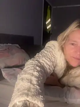 Blondnboujee53