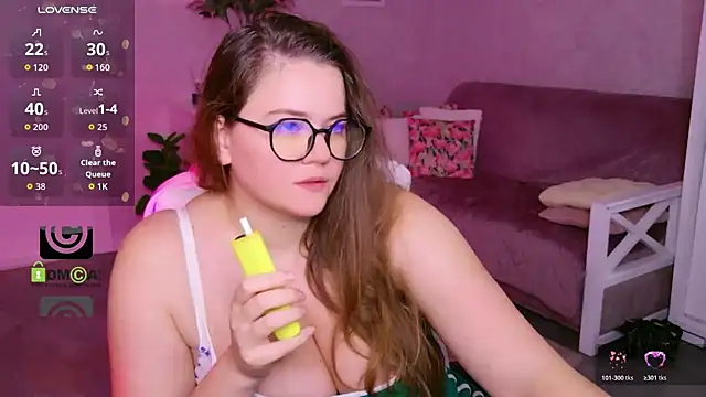 KellyKleine live cam on StripChat