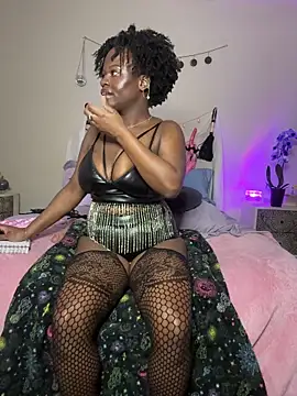 ladiosa_selene live cam on StripChat