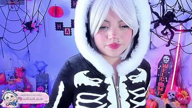 Ahri_Elderwood live cam on StripChat